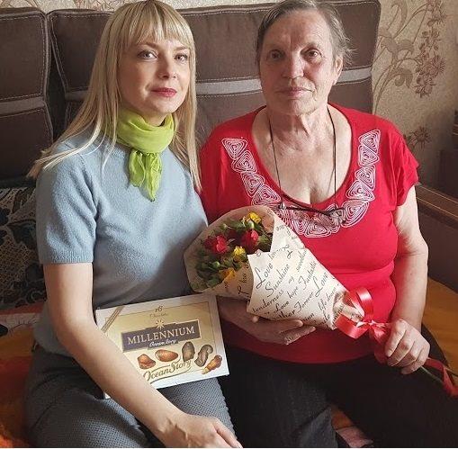 волонтерка валенттна з мамою героя