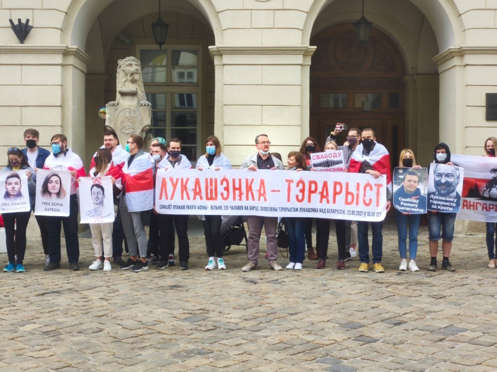00 львов возле мерии