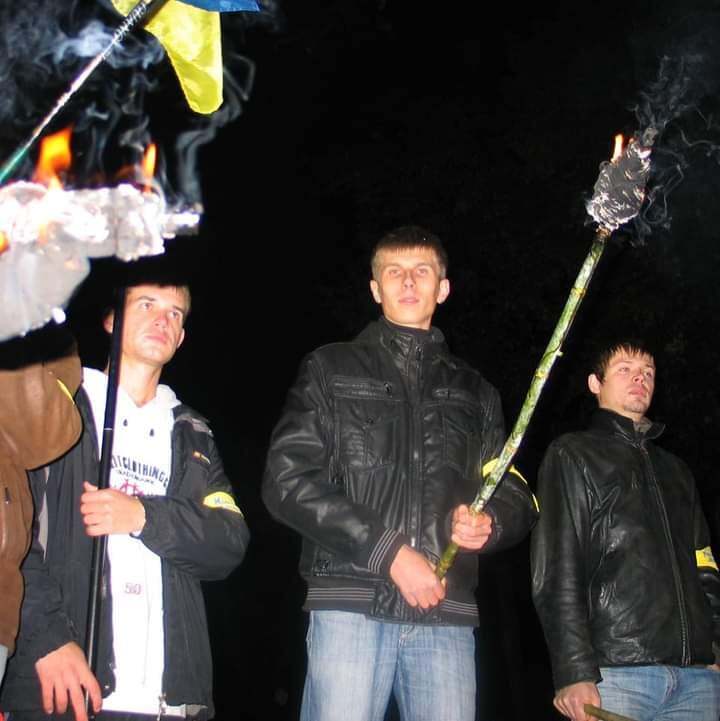 рибалко з факелом